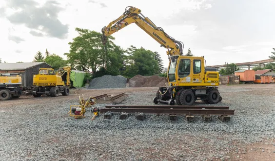 Zweiwegetechnik – Mobilität auf Straße und Schiene